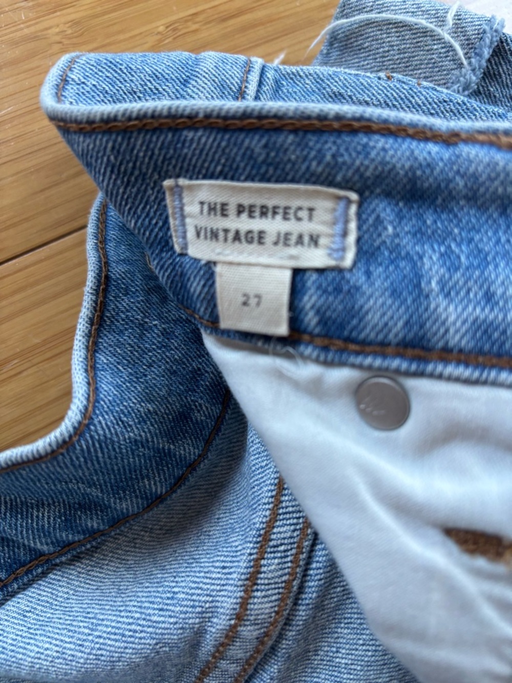 Madewell Distressed Boyfriend Jeans in Medium Blue! - Picture 4 of 5